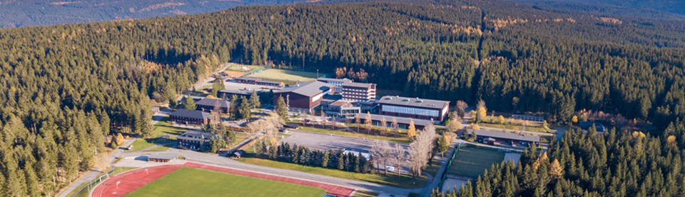 Schüler haben Spaß auf der Klassenfahrt auf dem Rabenberg