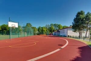 Schüler haben Spaß auf der Klassenfahrt an der Sportschule Werdau