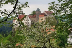 Jugendherberge für Klassenfahrten schön im Wald gelegen