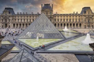 Louvre als Ziel von Studienfahrten